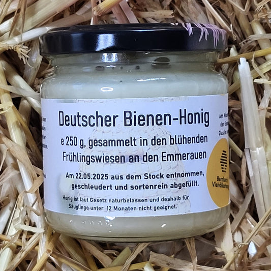 Naturreiner Bienen-Honig gesammelt in den blühenden Frühlingswiesen an den Emmerauen von Bienenvolk Erna 250g